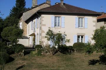 Gîte pour 7 personnes, avec jacuzzi ainsi que jardin et terrasse à Latronquière