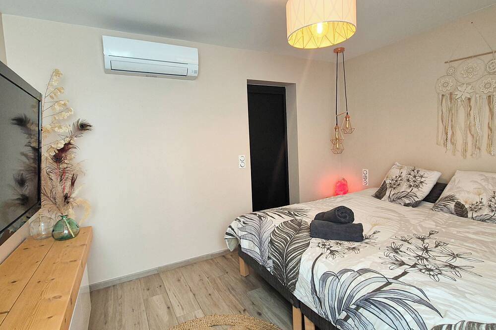 Exceptional villa with swimming pool, large garden and children's play area in Berre-les-Alpes, Nizza und Umgebung