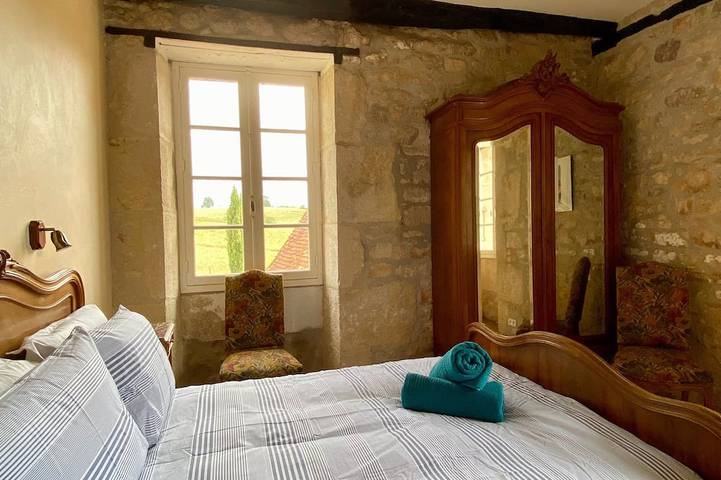 Location de vacances pour 6 personnes, avec terrasse et jardin à La Chapelle-Saint-Jean - 2