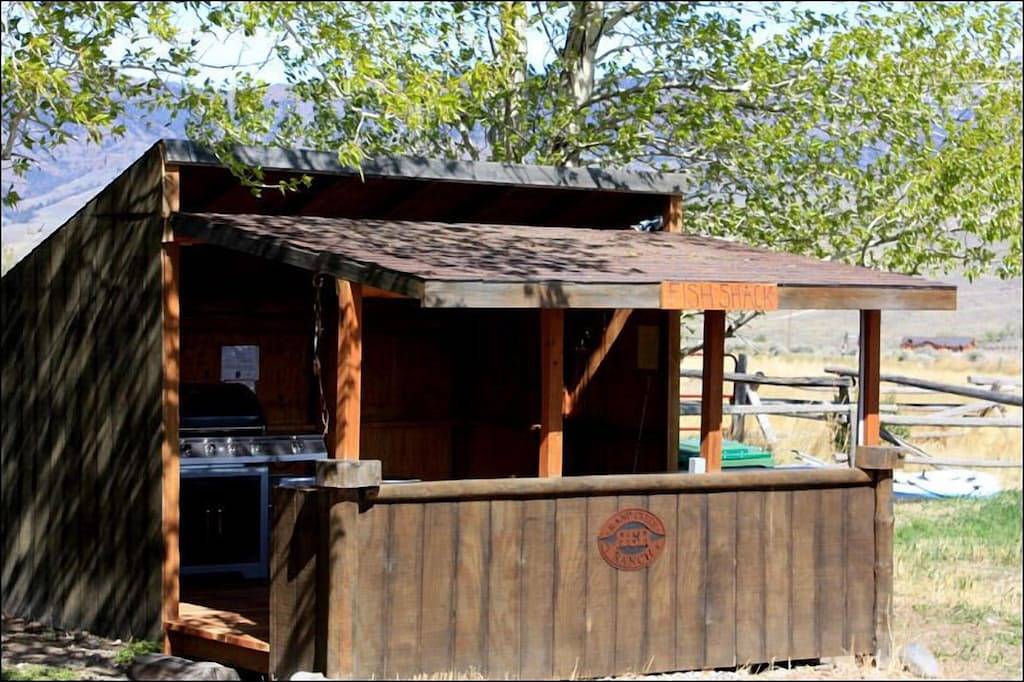 Scenic guest ranch with cozy cabin located between Cody, Wy and Yellowstone Park in Wapiti, Absaroka Range