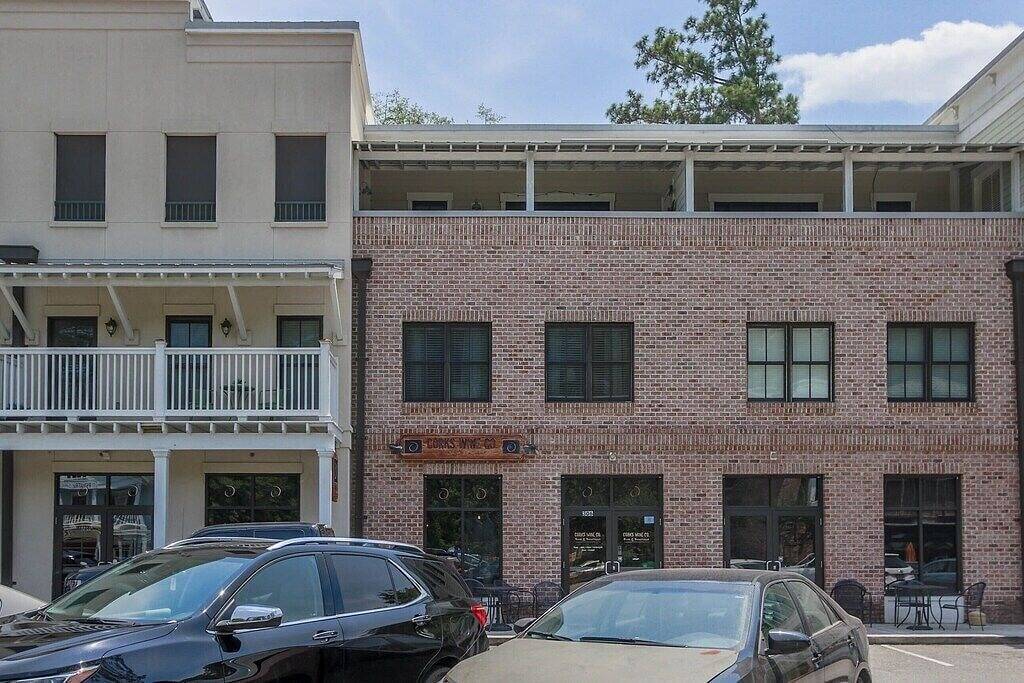 Luxe Condo in Old Town Bluffton + Elevator + Walkable to everything! in Bluffton, Beaufort County