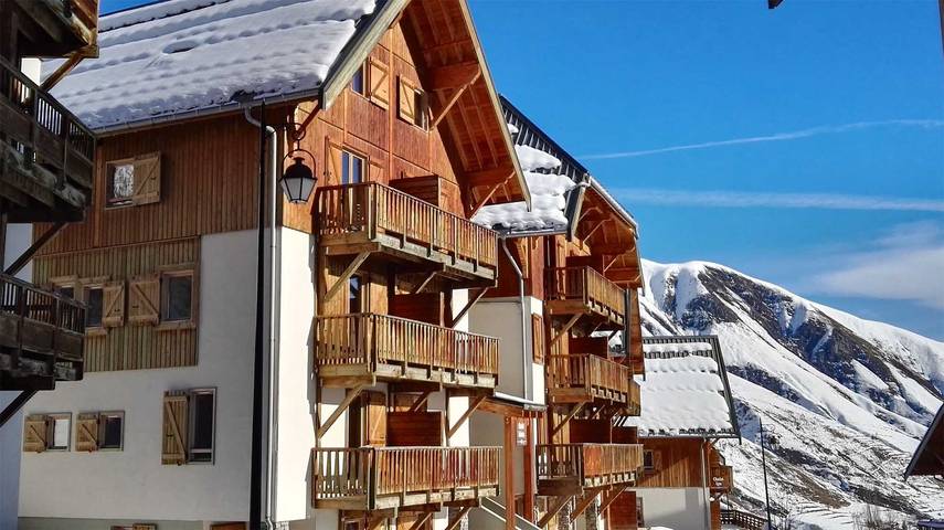 Appartement de vacances pour 8 personnes, avec piscine et sauna ainsi que jacuzzi et balcon, animaux acceptés