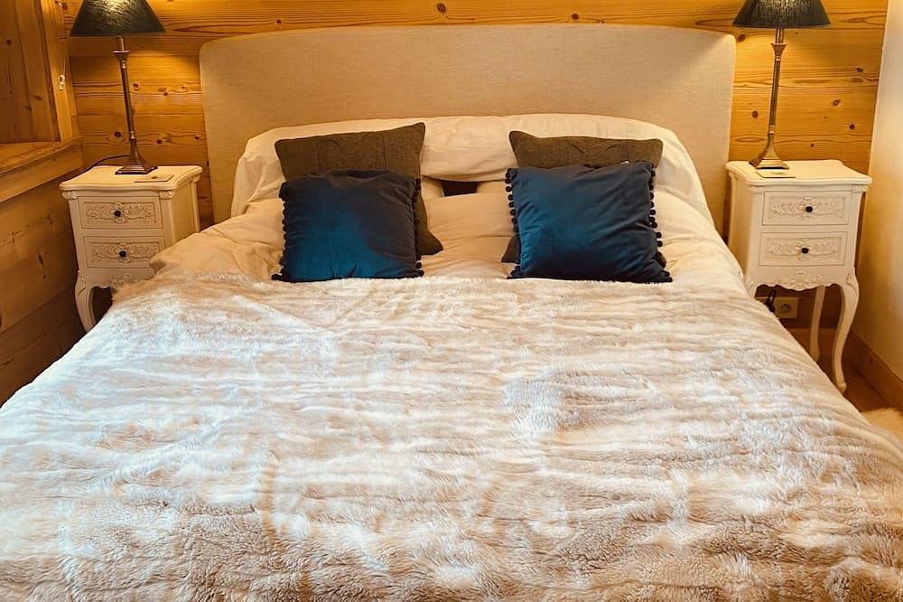 Nestled between the mountains and the lake you will find this charming chalet! in Seytroux, Thonon-les-Bains und Umgebung