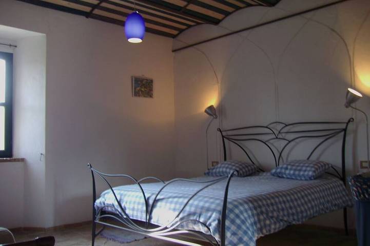 Gîte pour 8 personnes, avec jardin ainsi que piscine et terrasse à Piandimeleto - 4