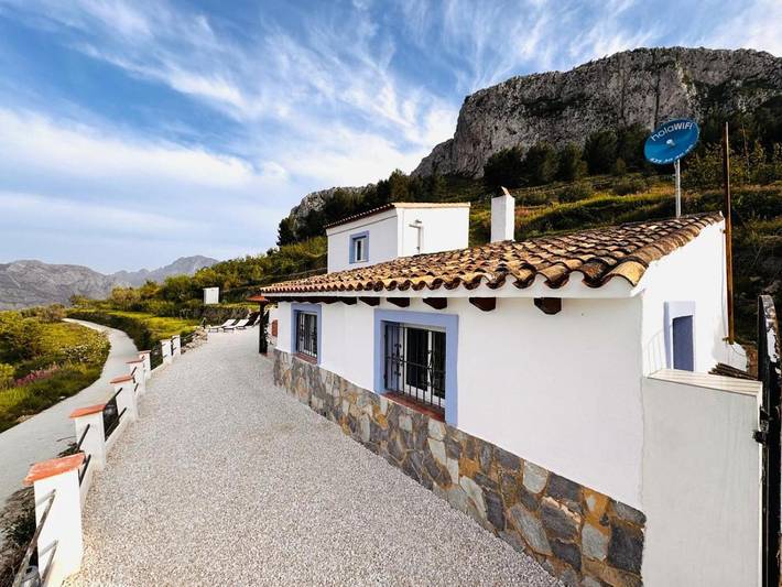 Gîte pour 4 personnes, avec jardin et vue à Tàrbena