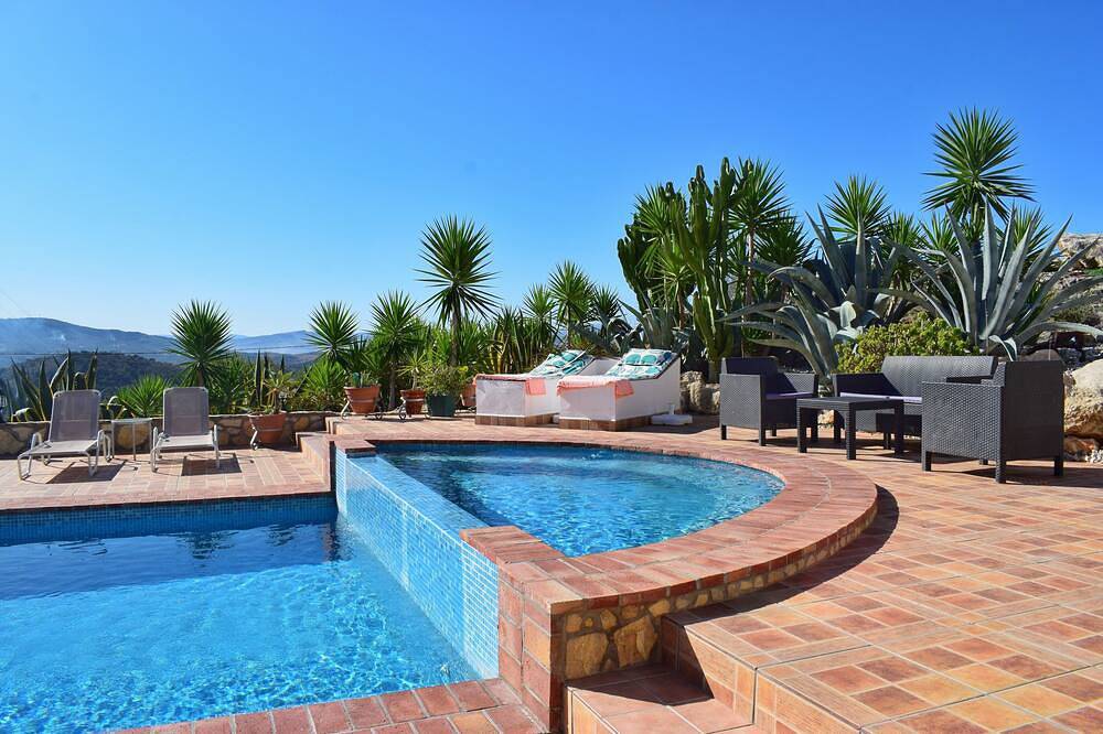 Apartamento entero, Casa Dali Con Su Propia Piscina Privada Y Area De Patio. in Pruna, Provincia de Sevilla