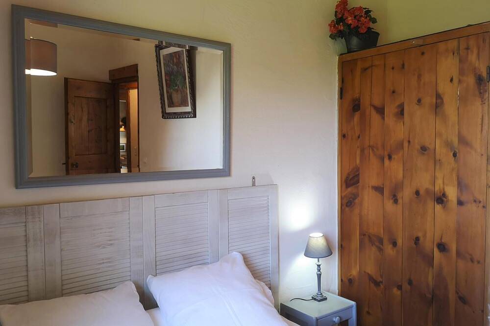 In the middle of Pyrenees with views of Montsegur in Montferrier, Ariège