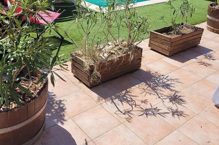 A louer au soleil petite villa individuelle avec son joli coin piscine privé. in Milhaud, Région de Nîmes