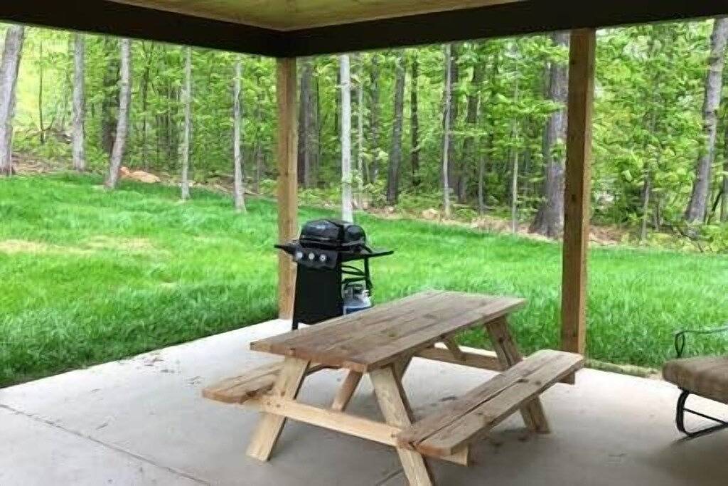 Skyline View: New build! A+ views! Spacious! in Page County