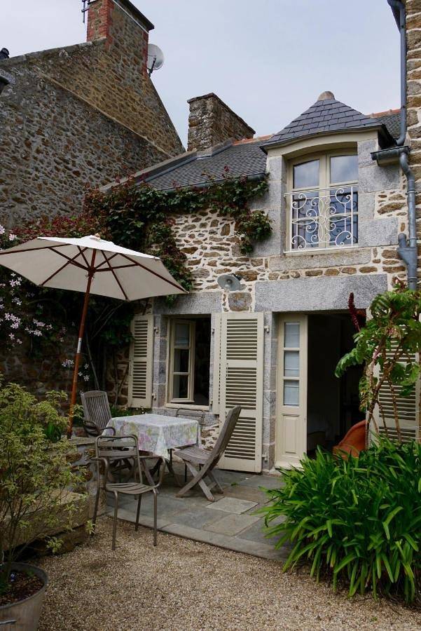 Double or Twin Room with Terrace in La Richardais, Région de Saint-Malo