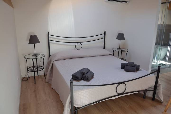 New on Homeaway- totally renovated and air-conditioned independent house in Syracuse, Syracuse Province
