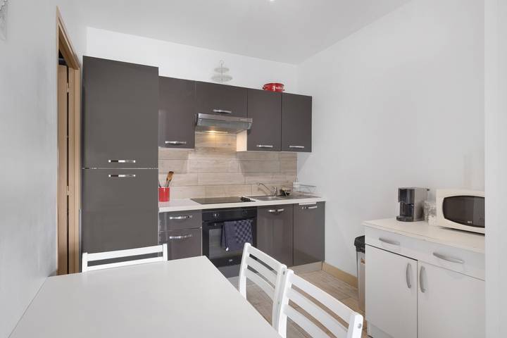 Entire apartment, Apartment 'Les Orangers' with Private Garden, Wi-Fi and Air Conditioning in Cannes La Bocca, Cannes