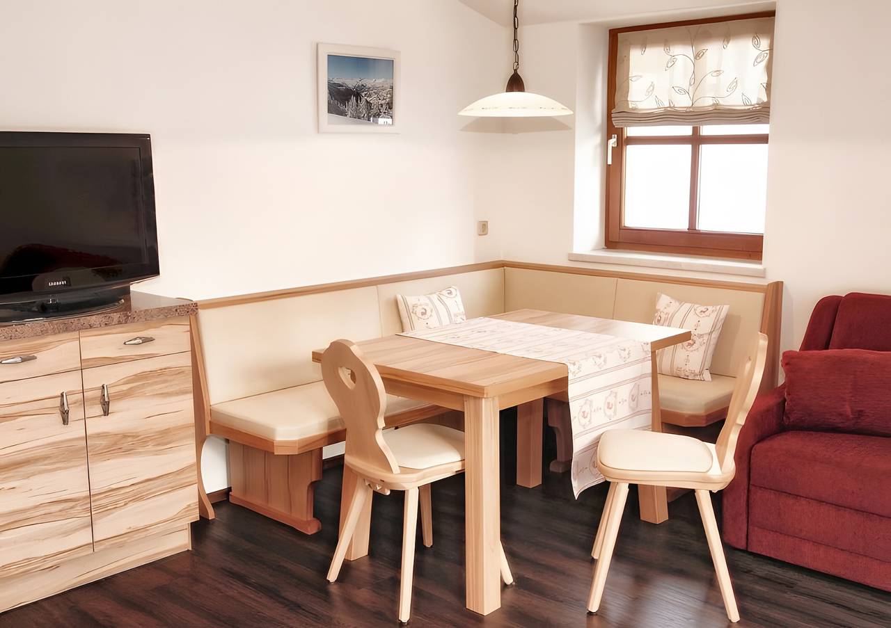 Geheel appartement, Appartement 'Stockinger B4' met bergzicht, gemeenschappelijke tuin en wifi in Großarl, Ski Amadé