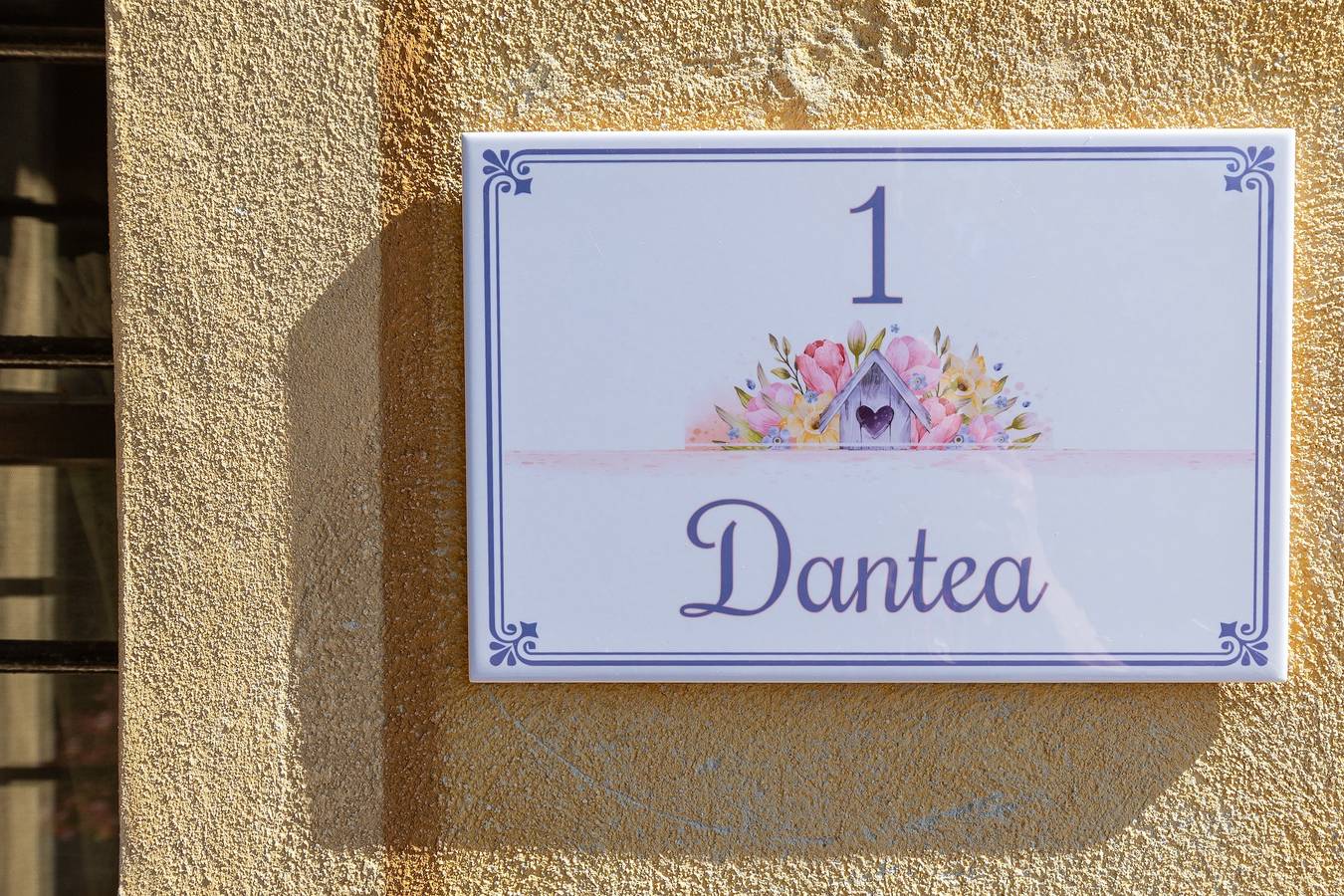 Entire apartment, San Giovanni R. Apartment 1 Dantea with Private Garden, Wi-Fi, and Air Conditioning in Peccioli, Pisa Province