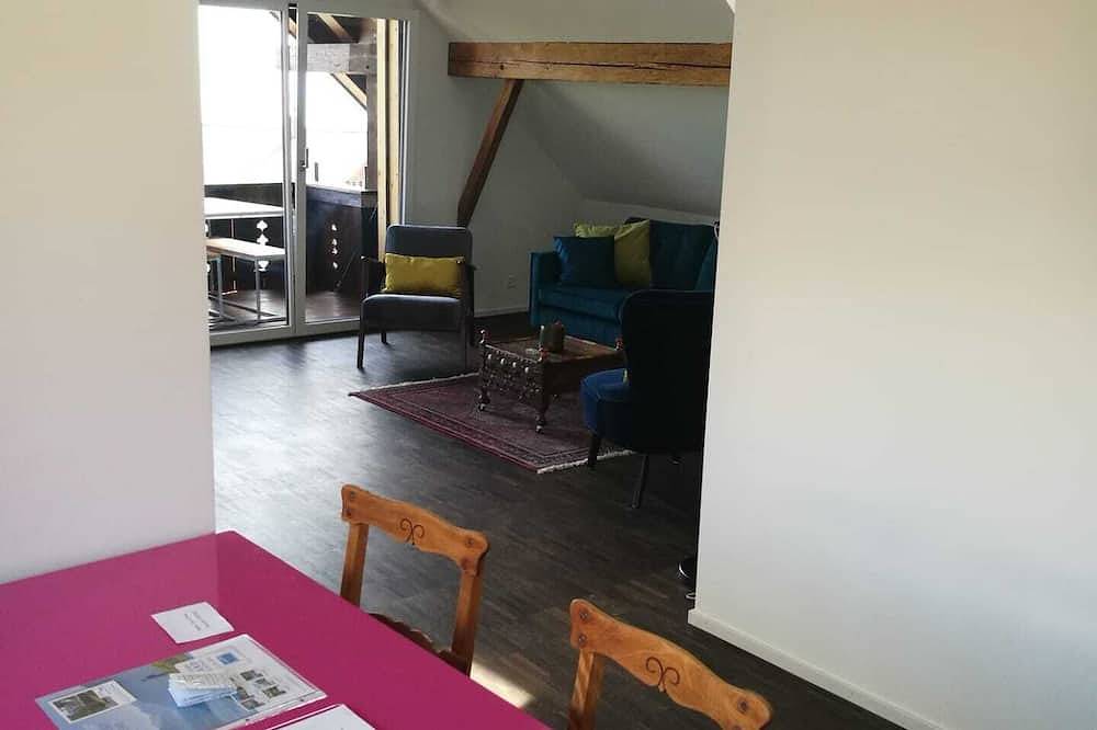 Ganze Wohnung, Grosszügige Dachwohnung mit herrlicher Berg- und Seesicht: Ackaert - Top of Thun in Thun, Thunersee