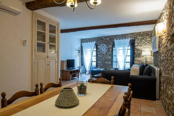 Casa rural para 6 personas, con jardín además de piscina y jacuzzi, Se admiten mascotas en Provincia de Gerona - 2