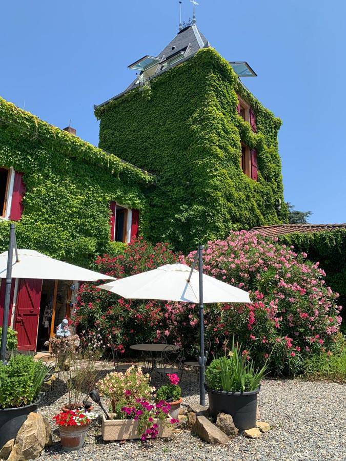 Gîte pour 4 personnes, avec Terrasse et Jardin ainsi que Piscine et Vue à Saint-Marcet