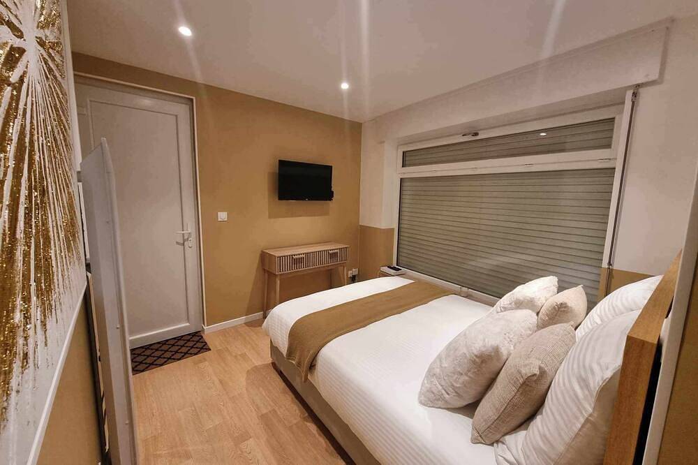 Ganze Wohnung, The White cosy, maxi studio in the city center, 1 km from the train station, tourism/business in Calais, Calais und Umgebung