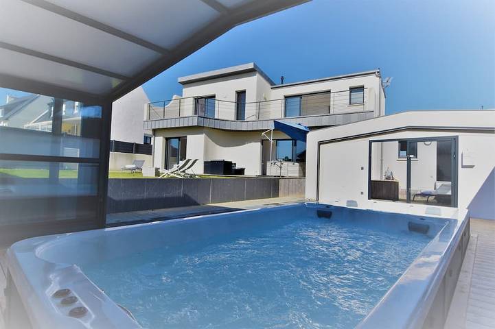 Location de vacances pour 8 personnes, avec Balcon ainsi que Jacuzzi et Jardin à Sibiril