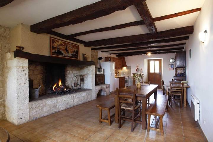 Gîte pour 10 personnes, avec piscine et jardin