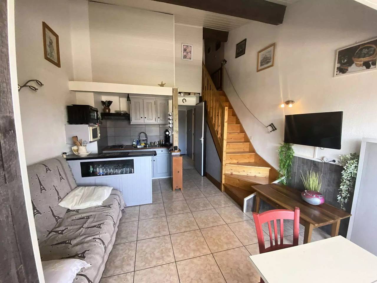 Appartement entier, Appartement 6 couchages accès mer à pied in Le Brusc, Six-Fours-les-Plages