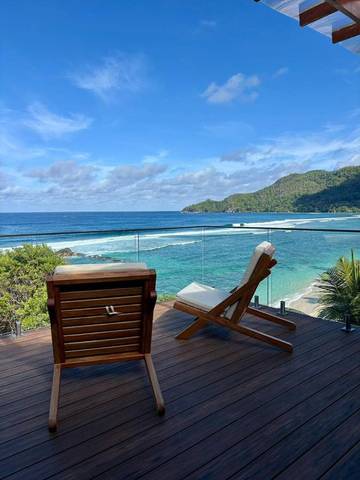 Gîte pour 4 personnes, avec jardin ainsi que vue et piscine dans Takamaka
