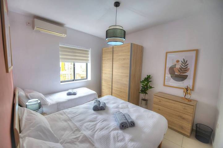 Apartment for 5 people, with balcony in San Giljan