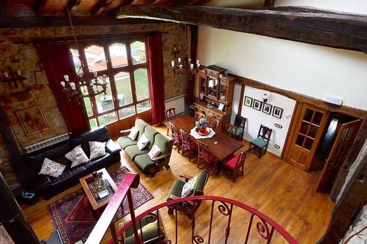 Casa rural para 12 personas, con terraza y vistas, Se admiten mascotas en Valle del Pas - 2