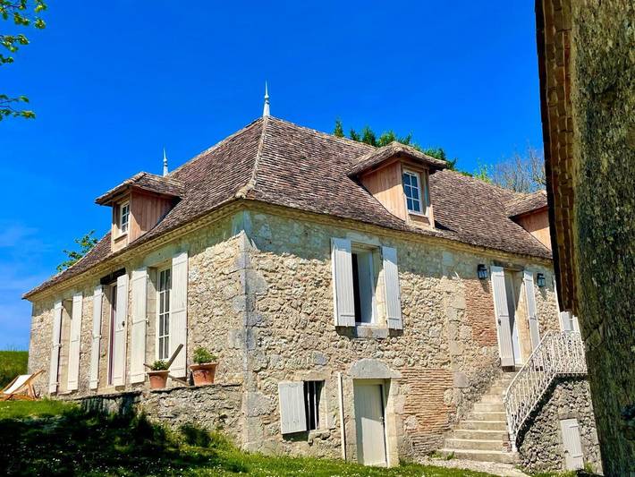 Cottage pour 2 personnes, avec terrasse et vue ainsi que jardin et piscine, animaux acceptés à Boisse
