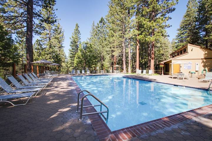 Vacation rental for 6 people, with pool and balcony as well as sauna in Kings Beach