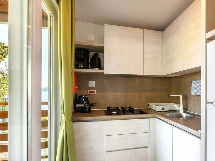Camping Ljutic - Bungalow 4 personen - Mobilheim | Comfort | 2 Zi. | 4 Pers. | Erhöhte Terrasse | 2 Bäder | Klimaanlage | Tv in Kraj, Pasman