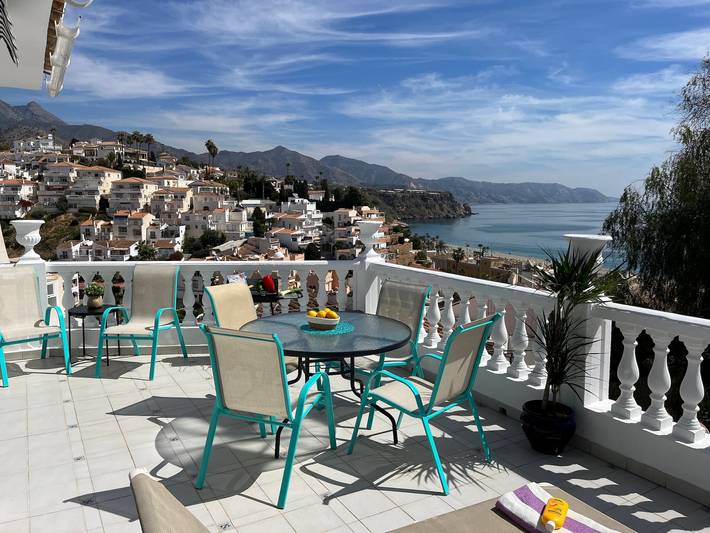 Villa for 6 people, with ocean view and garden as well as pool, with pets in Nerja