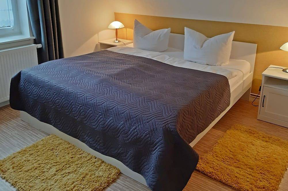 Ganze Wohnung, Großzügige Wohnung für bis zu 5 Personen zentral auf der Insel Rügen in Thesenvitz, Bergen auf Rügen