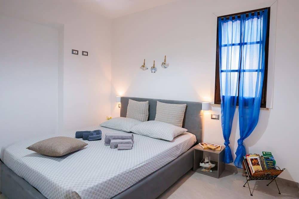 Ganze Wohnung, Raum, Komfort und Entspannung in Mandriola, nur einen Katzensprung vom Strand entferntentdecke das Stella Marina Apartment, eine geräumige und komfortable Drei-Zimmer-Wohnung in Mandriola, nur 3 Minuten zu Fuß vom Strand entfernt – perfekt für alle, in Mandriola, Sardinien