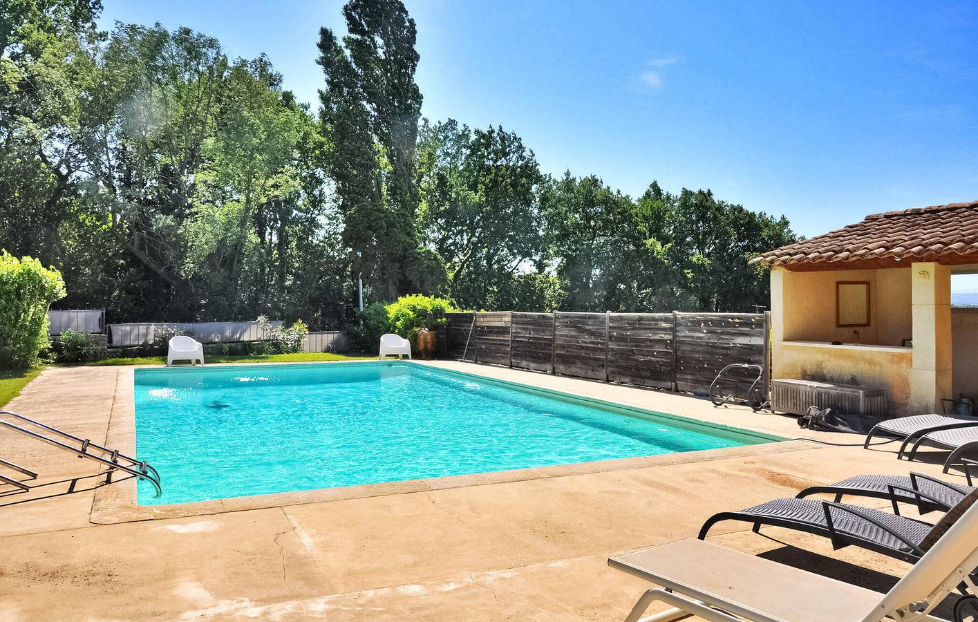 Gemütliches 70m Apt mit Spielzimmer, Parkplatz, Pool - 400m zur Stadt in Saint-Roman-de-Malegarde, Vaucluse