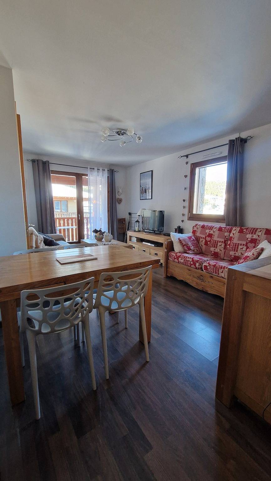 Apartamento entero, Apartamento «Le Madres» con vistas al lago y terraza privada in Les Angles, Región de Prades (Francia)