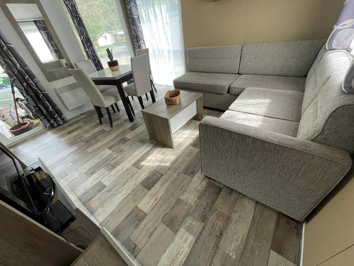 Camping pour 6 personnes, avec jardin et bassin pour enfant ainsi que piscine et jacuzzi à Parentis-en-Born - 2