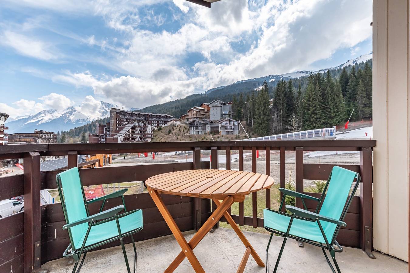 Ganze Wohnung, Bright Cocoon With Balcony And View On The Valley in La Tania, La Perrière