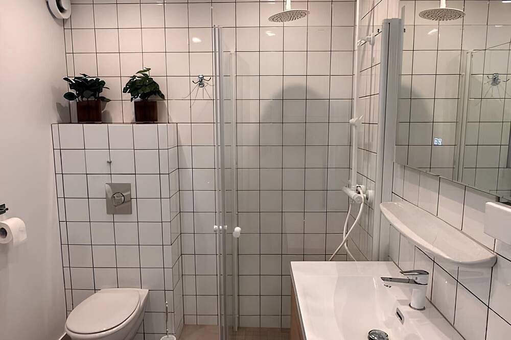Ganze Wohnung, Charming attic apartment by the sea - with fireplace and cozy living room in Røyken