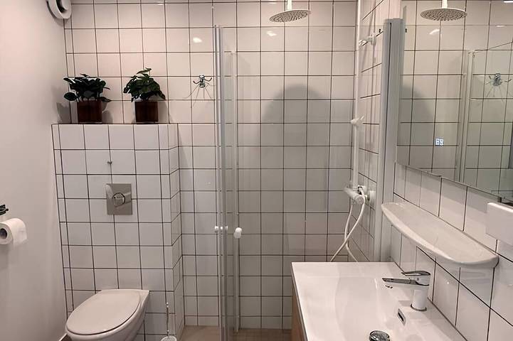 Ganze Wohnung, Charming attic apartment by the sea - with fireplace and cozy living room in Røyken