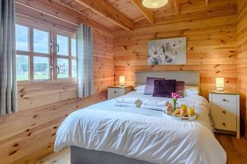 Cabin for 6 Guests in Sherwood Forest, Nottinghamshire, Picture 1