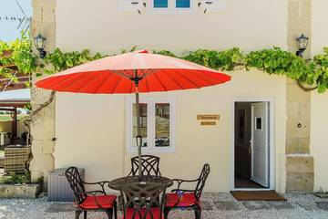 Gîte pour 6 personnes, avec jardin et piscine à Villeneuve-la-Comtesse