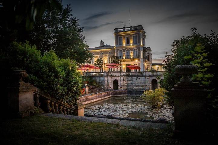 Hôtel pour 2 personnes, avec Terrasse et Jacuzzi ainsi que Jardin et Piscine