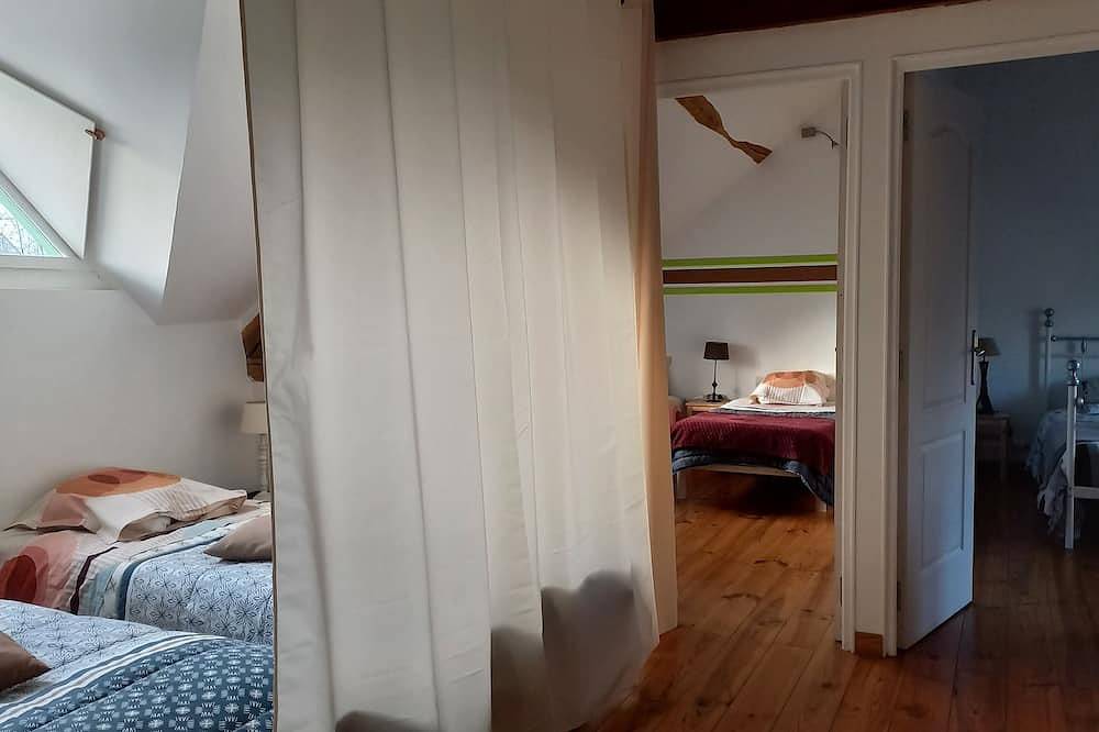 Casa con patio. Muchos sitios de escalada. París 60km. in Nanteau-sur-Essonne, Parc naturel régional du Gâtinais français
