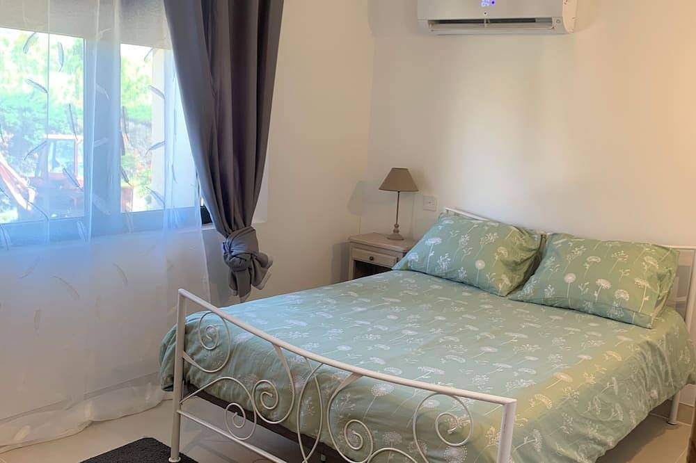 Fully equipped holiday home 5 minutes from Pont-du-Gard in the heart of Sernhac in Sernhac, Nimes und Umgebung