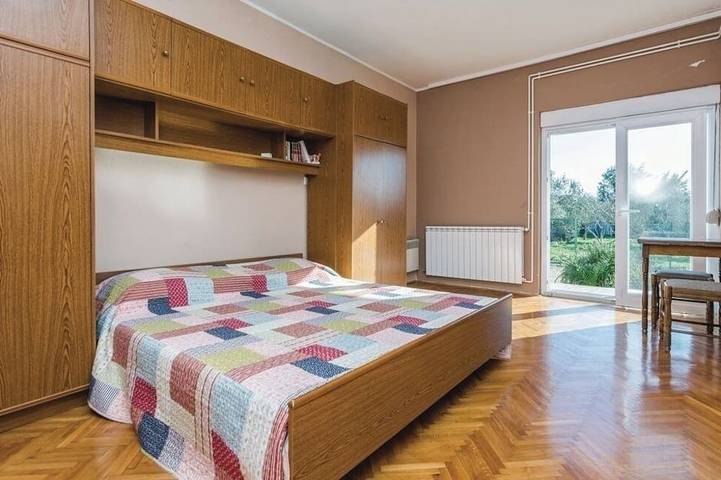 Großes Miethaus an der Adriaküste in Općina Sveti Filip i Jakov, Zadar
