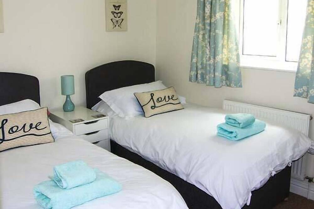 The Grange, family friendly, country holiday cottage in Little Haven in Little Haven, Pembrokeshire