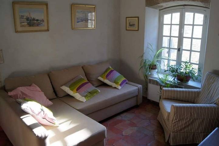 Gîte-Familie-Ensuite mit Bad-Blick auf den Hof-Gîte in Villeneuve-lès-Avignon, Nimes und Umgebung