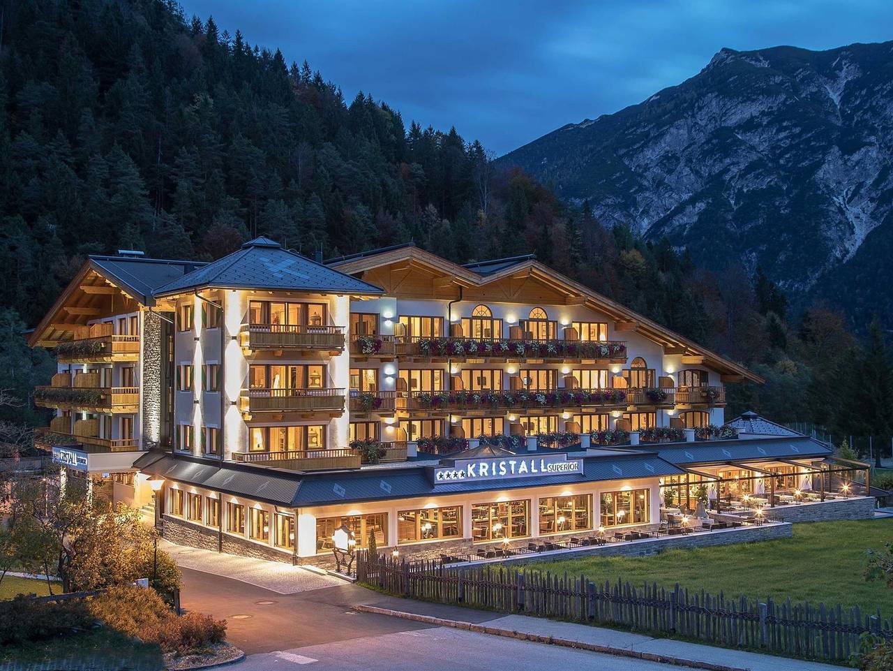 Verwöhnhotel Kristall - Luxus Wellness Suite 2 Ün Frühstück in Pertisau, Eben am Achensee