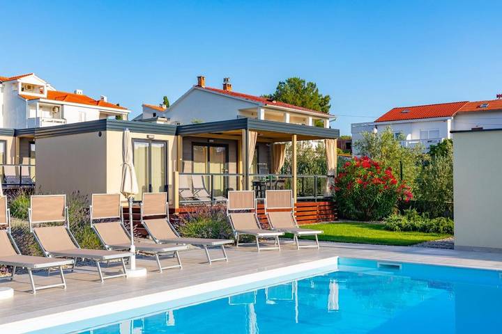 Camping für 6 Personen, mit Balkon und Terrasse sowie Garten und Pool auf Krk - 2
